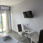 Xhulio * Sarandë