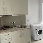 Xhulio Apartamento *