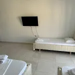 Xhulio * Sarandë