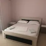 Xhulio * Sarandë