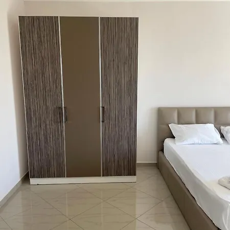 Appartement Xhulio Sarandë