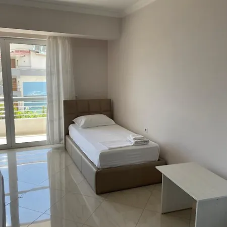 Xhulio Apartamento