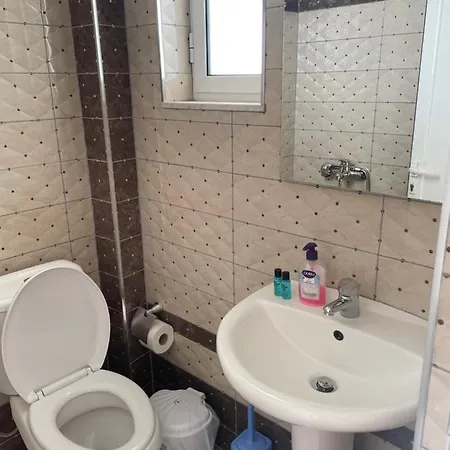 Xhulio Appartement *