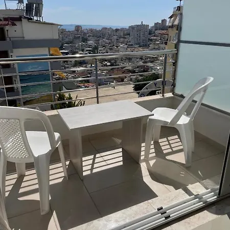 Xhulio Appartement *