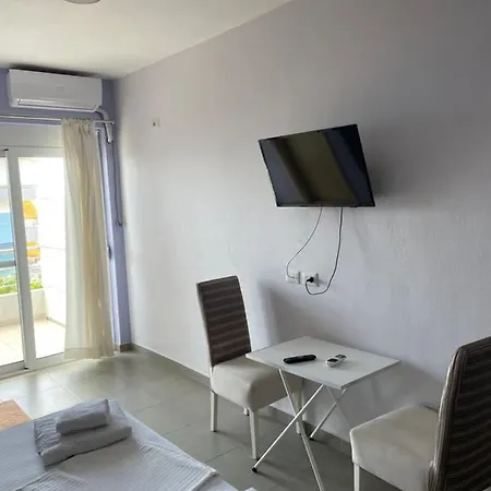Xhulio * Sarandë