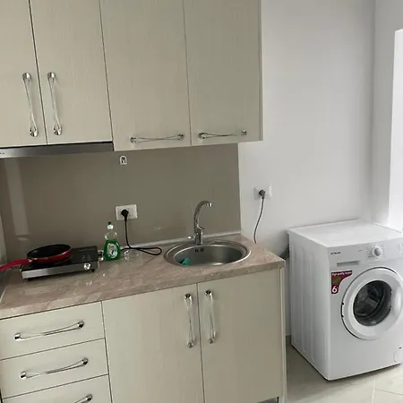 Xhulio Appartement *