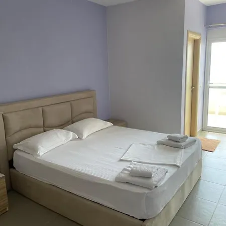 Xhulio アパート Sarandë