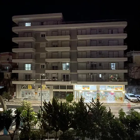 Xhulio アパート Sarandë