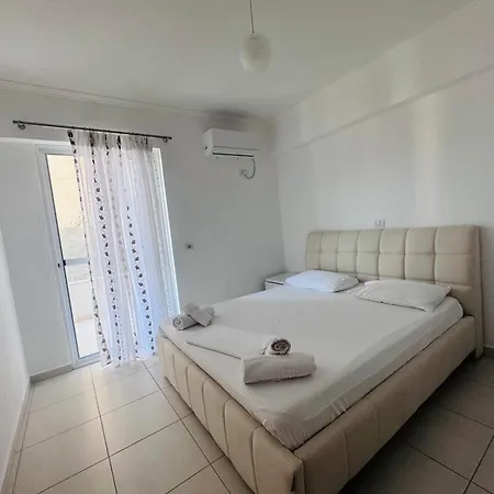 Xhulio Appartamento Sarandë