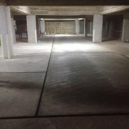Xhulio * Sarandë