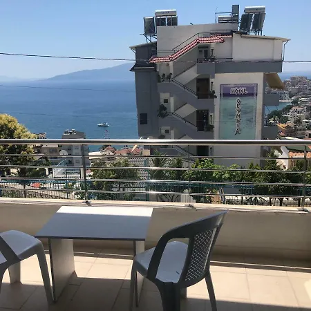 Xhulio Appartement *