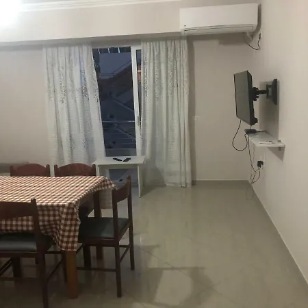 Xhulio * Sarandë