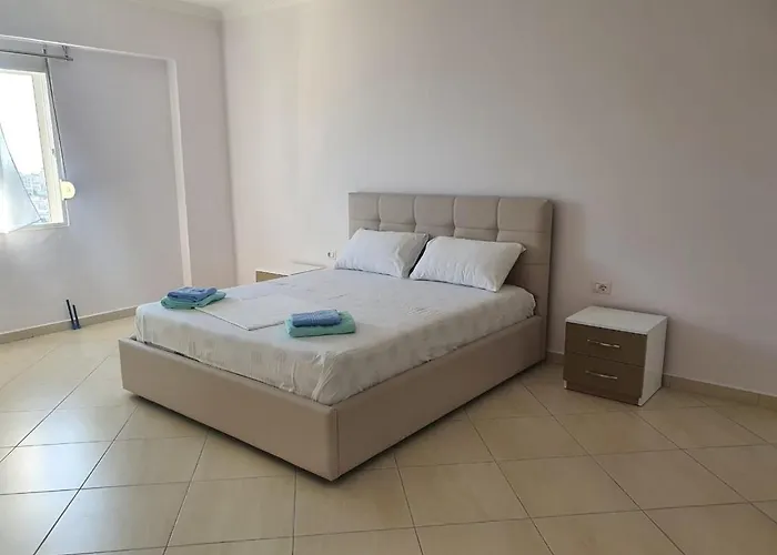 Xhulio Apartment Sarandë