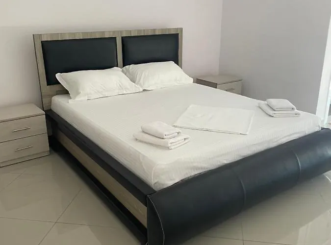 Xhulio Apartment Sarandë