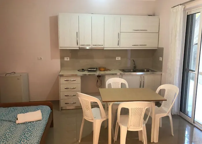 Apartament Xhulio *